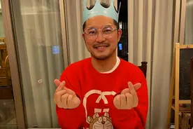 满面红光！沙溢：谢谢老婆把我这帅寿星拍成寿星老图片