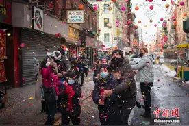 纽约市民唐人街感受中国年味图片