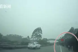 9岁男孩高速上骑车 被拦下后他说：10岁舅舅带我来的……图片