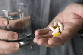 “头孢就酒，说走就走”？这些药和酒同服也一样致命图片