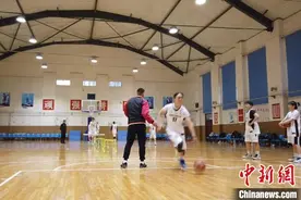 西安交大运动队过年留校集训 队员挥洒汗水解乡情图片