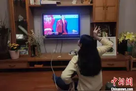 吃年夜饭看春晚买年货……台湾学子记录在大陆过年图片