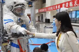奔向星辰大海图片