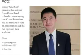 这个学生会主席好样的！英国大学学生会通过反华提案，他愤怒发声图片