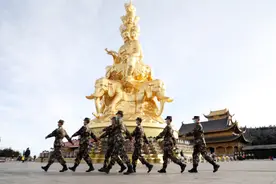 峨眉山景区的武警官兵春节长假坚守战位 他们这样为游客出行保平安图片