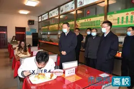 山西省教育厅厅长慰问山西大学留校学生 督导疫情防控工作图片