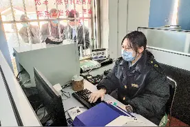 “90后”铁路售票员尚佳丽：贴心服务温暖回家路图片
