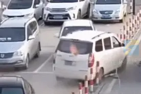 荒唐！男子教14岁儿子开车连撞6车！儿子吓跑，老子顶包…图片