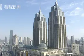 为拍照不要命！上海一居民楼顶成“网红”打卡点 粉丝撬锁拆门也要进图片