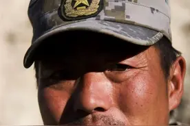 加勒万河谷冲突细节公开，张开双臂阻挡数倍外军的英雄，不该遭同胞冷箭图片
