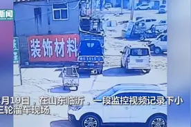 三轮车溜车即将撞上私家车时不料顺势拐弯躲避 网友：太懂事了图片
