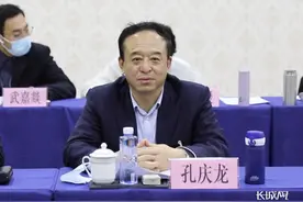两会现场 | 每周2.5天怎么休？这位委员算了两笔账图片