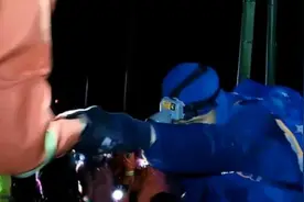 22名驴友被困深山，60多人连夜冒雨救援视频封面
