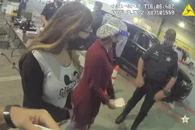 美国佛州两妇女为打疫苗假扮65岁以上老人，此前已骗过第一针图片