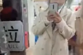 四川一景点设单向透明玻璃厕所，从内可看到门外行人视频封面