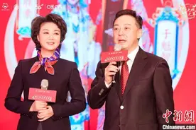京剧表演艺术家于魁智、李胜素：优秀传统文化应代代相承图片