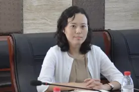上海一女官员搞钱色交易，为商人男友争取退税千万！获刑十年图片