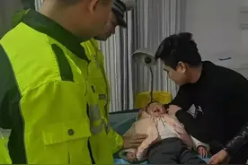 看着都疼！街边撸串，竹签扎穿2岁孩子鼻子图片