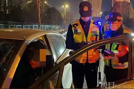 汉警快骑女子队队长带队夜查酒驾，醉酒司机倒车逃跑未果束手就擒图片