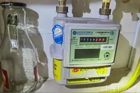 购买的天然气充值后为何变少？工作人员解释：显示故障，将更换燃气表并鉴定图片
