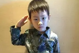 王宝强10岁儿子王子豪正脸首曝光 浓眉大眼皮肤白净图片