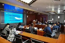 中国珠宝玉石首饰行业协会会长叶志斌一行莅临中国黄金调研指导图片