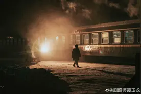 胡歌新片《驯鹿》被曝正式杀青 搭档00后文淇出演图片