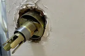 独居女生被困浴室30小时，一招自救脱险图片