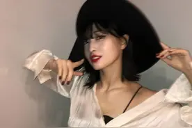 韩国女团TWICE成员MOMO社交网站发照展性感魅力图片