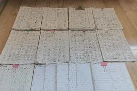 坚持一年多 记满八百页 六旬大叔每天手动记录全球疫情数据图片