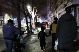 午夜，空荡荡街头忽然传来幼童哭声，身边还有个醉汉……下一幕，暖图片