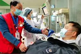 15年无偿献血139次，他用爱心点燃241人的生命之光图片