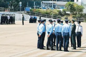 解放军教授香港警察中式步操 警方称未确定是否全面推行图片