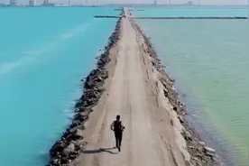 “茶卡盐湖滨海分湖”成网红打卡地 官方：系钙液池 不要前往图片