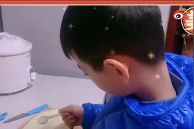 小学生领蔬菜盲盒开学交菜品图片