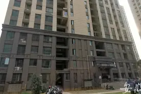 合肥文一名门首府小区住宅楼天井内发现一具男尸图片