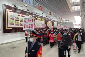 湖北首趟务工专列今日启程，400多名荆州老乡免费从家到厂图片