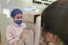 过年被催婚后，高度近视女孩做了这样一件事图片