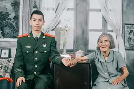 相差61岁的最美“婚纱照”，是虽无血缘却浓厚的祖孙情视频封面