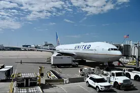 波音777客机引擎空中爆炸后 美联航要求检查相同配置机型图片