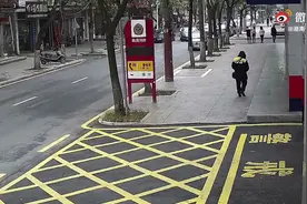 少年送奶茶消防员回赠习题册，网友：恩将仇报啊图片