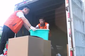 大学生指货拉拉司机强收搬运费，客服：账单内费用由司机添加视频封面