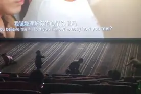 “熊孩子”在影院打闹惹争议，大人看片小孩禁入？事情没那么简单图片