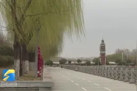 82秒｜单县：女孩深夜跳河 民警紧急救援图片