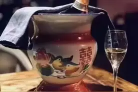 中国传统痰盂大卖海外，还被拿上了餐桌！这搭配让人“一言难尽”图片