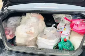 后备箱被妈妈塞三百斤肉，女子晒出“最强年货”，网友：吃完又过年了图片