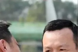 向蓝天报到！驾战机避开居民区一等功飞行员复飞视频封面