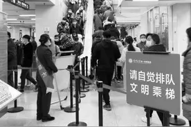郑大一附院门诊爆棚堪比春运现场 周一至周三专家最多？靠谱不图片