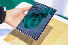 OPPO黑科技亮相MWC 2021：卷轴屏概念机与隔空充电技术图片