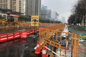 西安高新路锦业路提升改造 市民吐槽路难行：应该留个便道图片